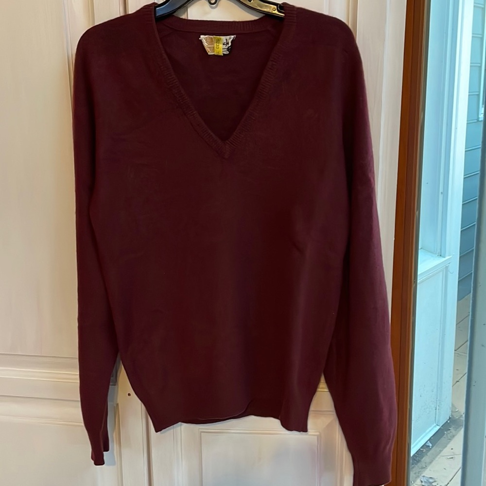 Men’s cashmere sweater, made in Scotland.  Mint condition